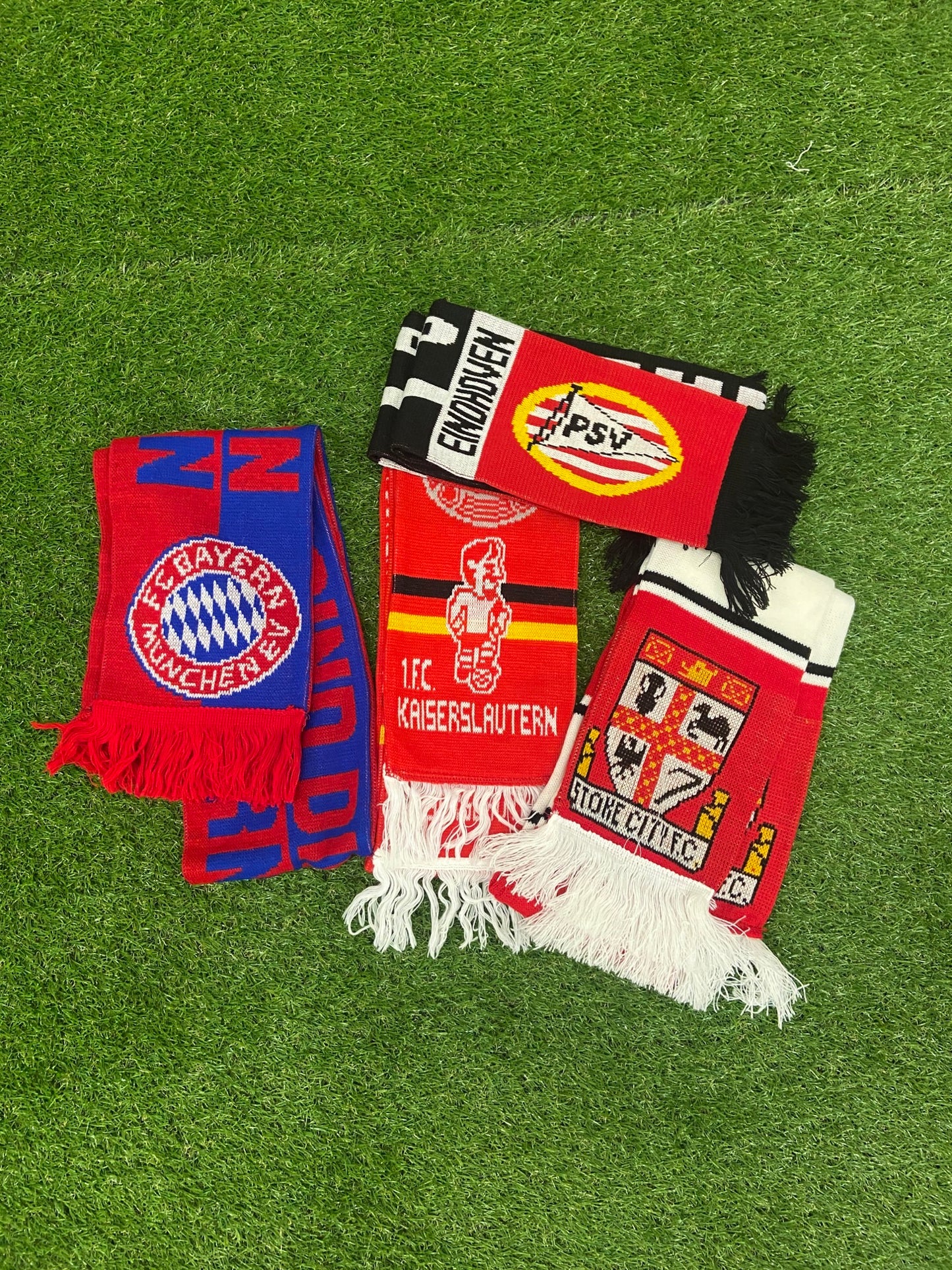 GIVEAWAY 90's 00's Football Scarf*